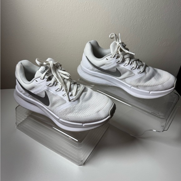Nike Women's White and Silver Sneakers - Picture 9 of 9